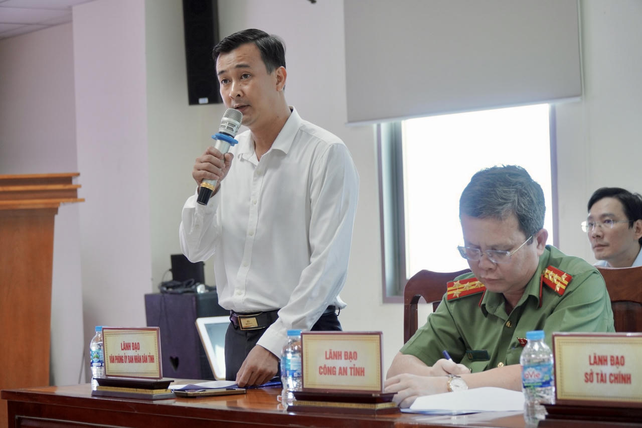 Ông Nguyễn Phi Đa - Chánh Văn phòng UBND tỉnh Đồng Tháp thông tin tại buổi giao ban báo chí tháng 9/2025. Ảnh: Kim Ngân
