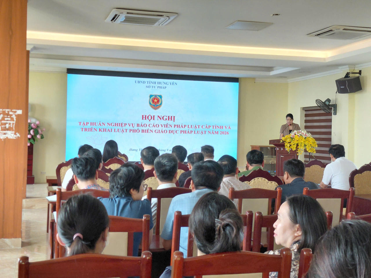 Bà Nguyễn Thu Hiền, Phó Giám đốc Sở Tư pháp tỉnh Hưng Yên dự và chỉ đạo (Ảnh Trung tâm Truyền thông số Sở Tư Pháp)