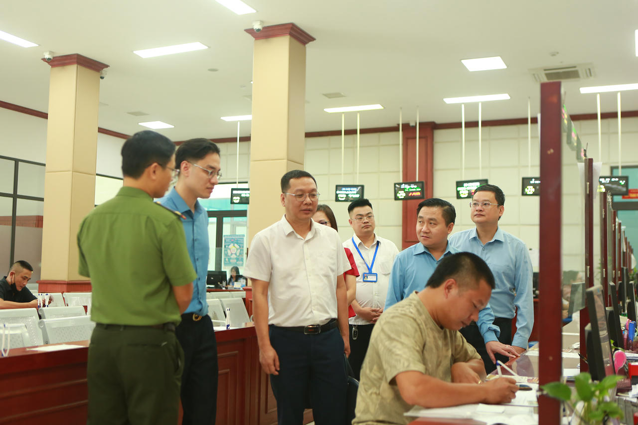 Kiểm tra tình hình thực hiện cắt giảm, đơn giản hóa và giải quyết thủ tục hành chính dựa trên dữ liệu tại Thái Nguyên