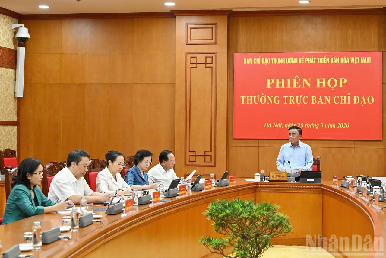 Thường trực Ban Bí thư Trần Cẩm Tú đề nghị cần kịp thời hoàn thiện các dự án luật, cơ chế, chính sách còn đang xây dựng, trước hết là Luật Phát triển công nghiệp văn hóa và các văn bản có liên quan. Ảnh: nhandan.vn