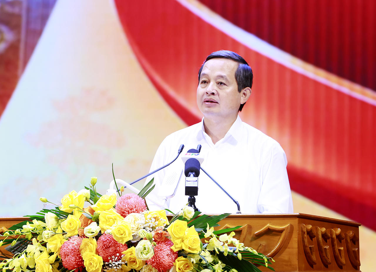 Phó Bí thư Thành ủy, Chủ tịch UBND thành phố Phạm Hoàng Sơn phát biểu tại Hội nghị (Ảnh: Cổng TTĐT Bắc Ninh)