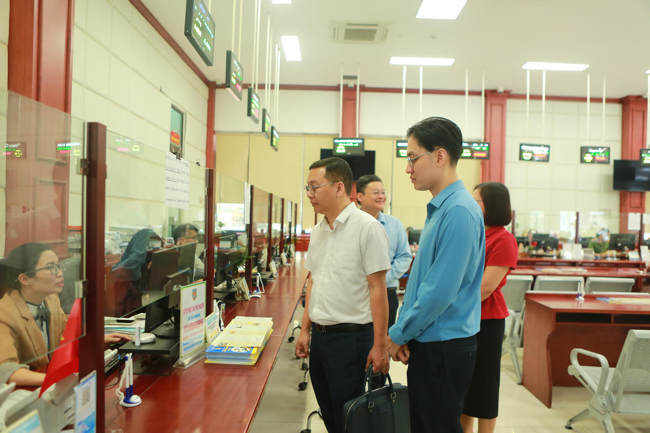 Kiểm tra tình hình thực hiện cắt giảm, đơn giản hóa và giải quyết thủ tục hành chính dựa trên dữ liệu tại Thái Nguyên