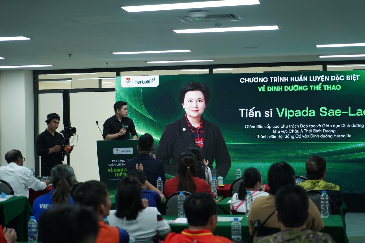  Chuyên gia chia sẻ các kiến thức dinh dưỡng hợp lý dành cho VĐV khi tập luyện và thi đấu để đạt hiệu quả cao (Ảnh: Herbalife)
