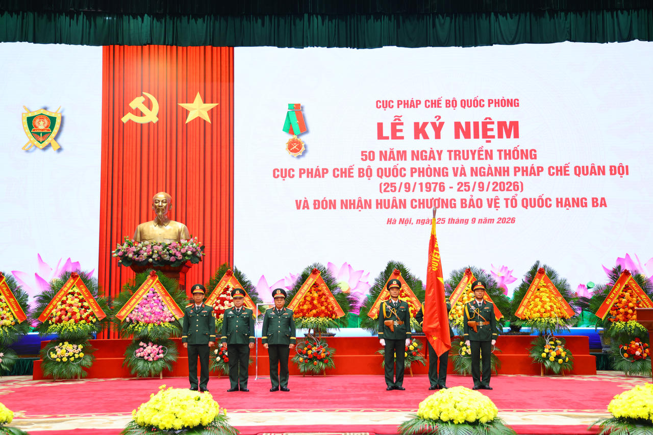 Cục Pháp chế Bộ Quốc phòng đón nhận Huân chương bảo vệ Tổ quốc Hạng Ba