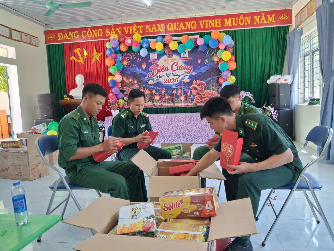 Đồn Biên phòng Sen Thượng: Ấm áp chương trình “Biên cương - Đêm hội trăng rằm” năm 2026
