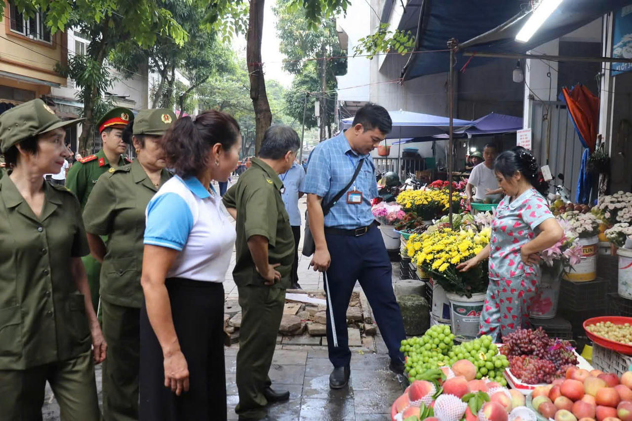 Phân luồng giao thông, vỉa hè đảm bảo an toàn tại khu vực tập trung đông người. (Ảnh: Nguyễn Hải)