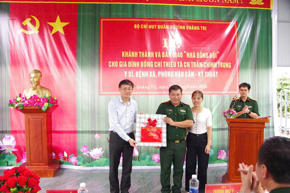 Bộ Chỉ huy Quân sự tỉnh Quảng Trị tổ chức khánh thành, bàn giao “Nhà đồng đội” 