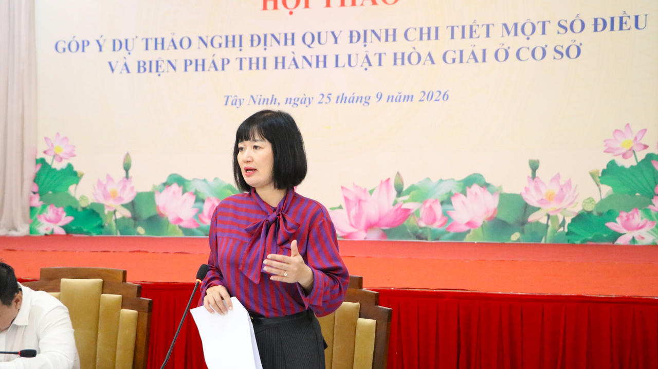Bà Ngô Quỳnh Hoa - Phó Cục trưởng Cục Phổ biến giáo dục pháp luật và trợ giúp pháp lý (Bộ Tư pháp) phát biểu (ảnh: Khánh Toàn)
