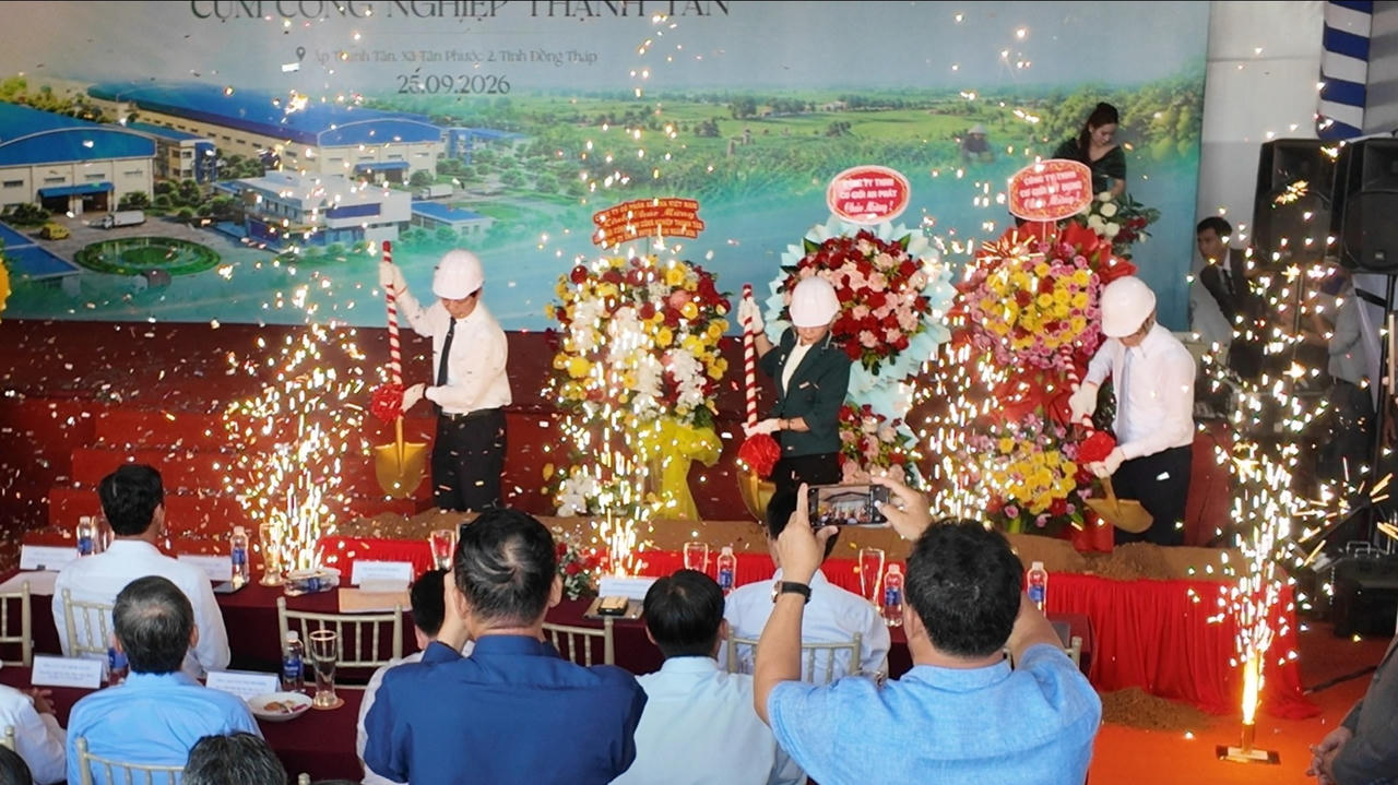 Lễ khởi công cụm công nghiệp Thạnh Tân. Ảnh: Kim Ngân