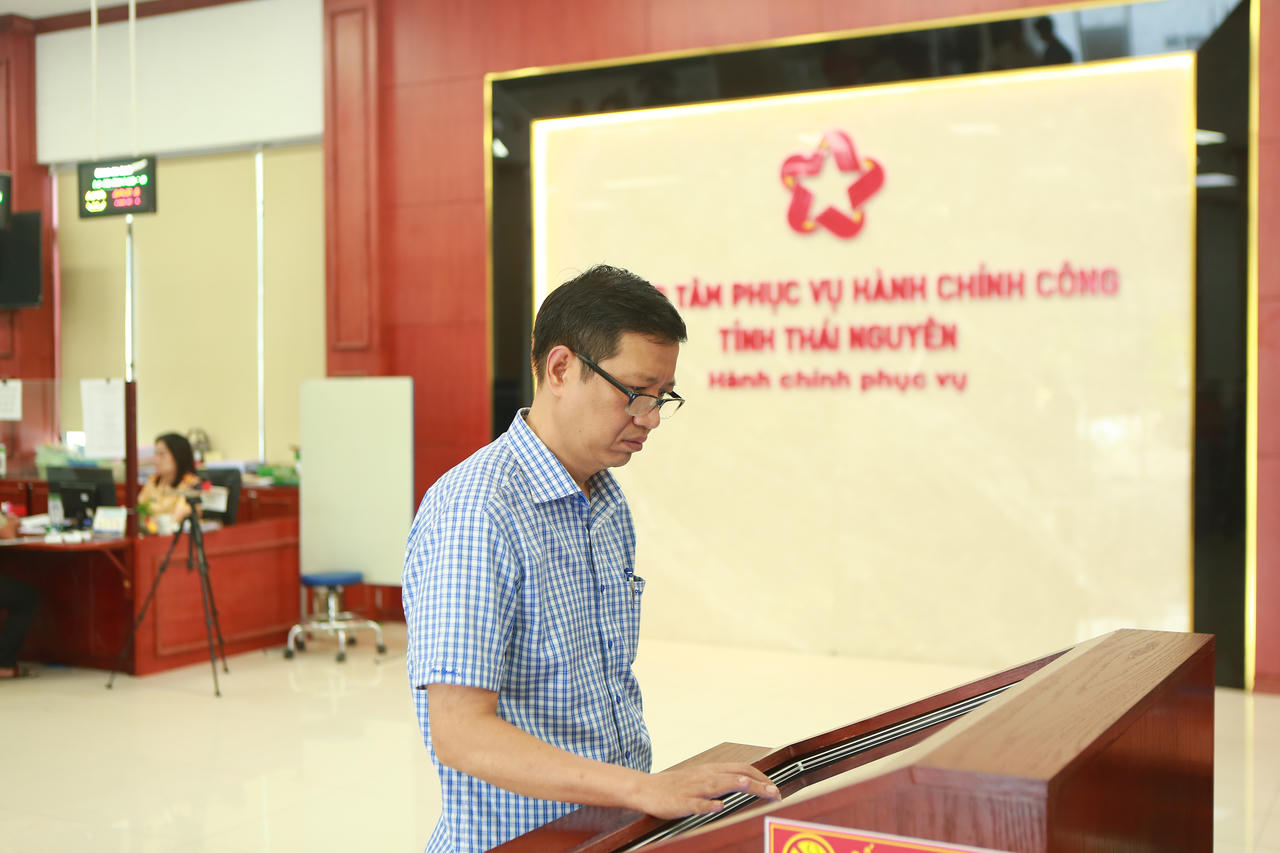Kiểm tra tình hình thực hiện cắt giảm, đơn giản hóa và giải quyết thủ tục hành chính dựa trên dữ liệu tại Thái Nguyên