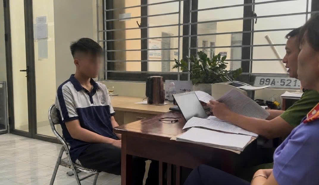 Ném gạch vào người đi đường, nam sinh 17 tuổi bị khởi tố