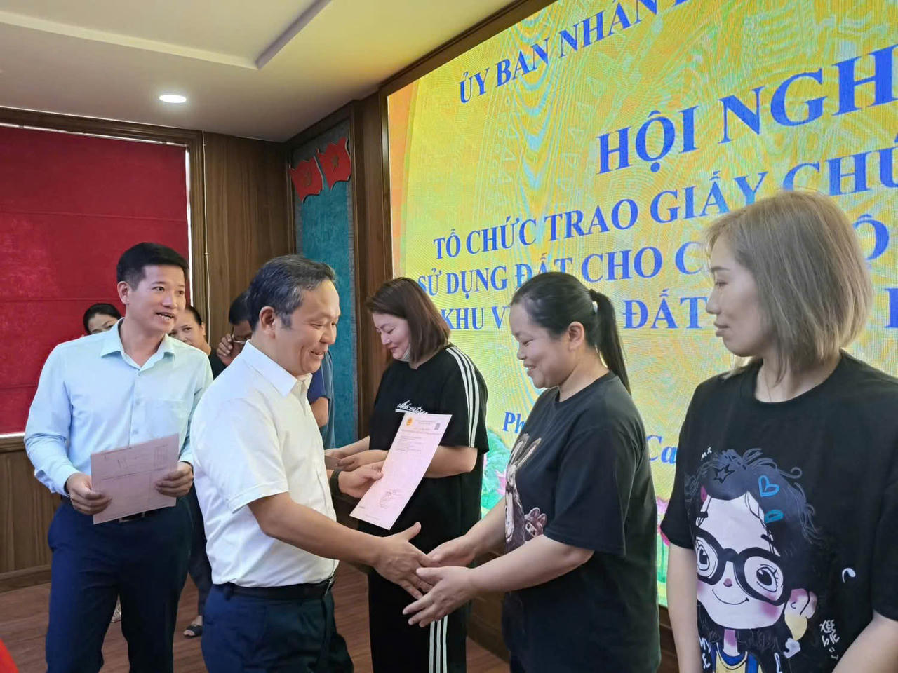 Gỡ nút thắt pháp lý cho người dân. (Ảnh: Nguyễn Hải)