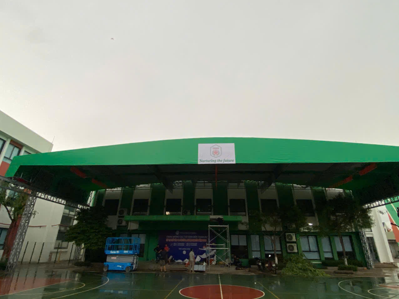 SBM đã và đang triển khai các hệ thống sử dụng khung thép mạ kẽm, bạt Myung Sung Hàn Quốc, motor và tủ điều khiển từ xa.