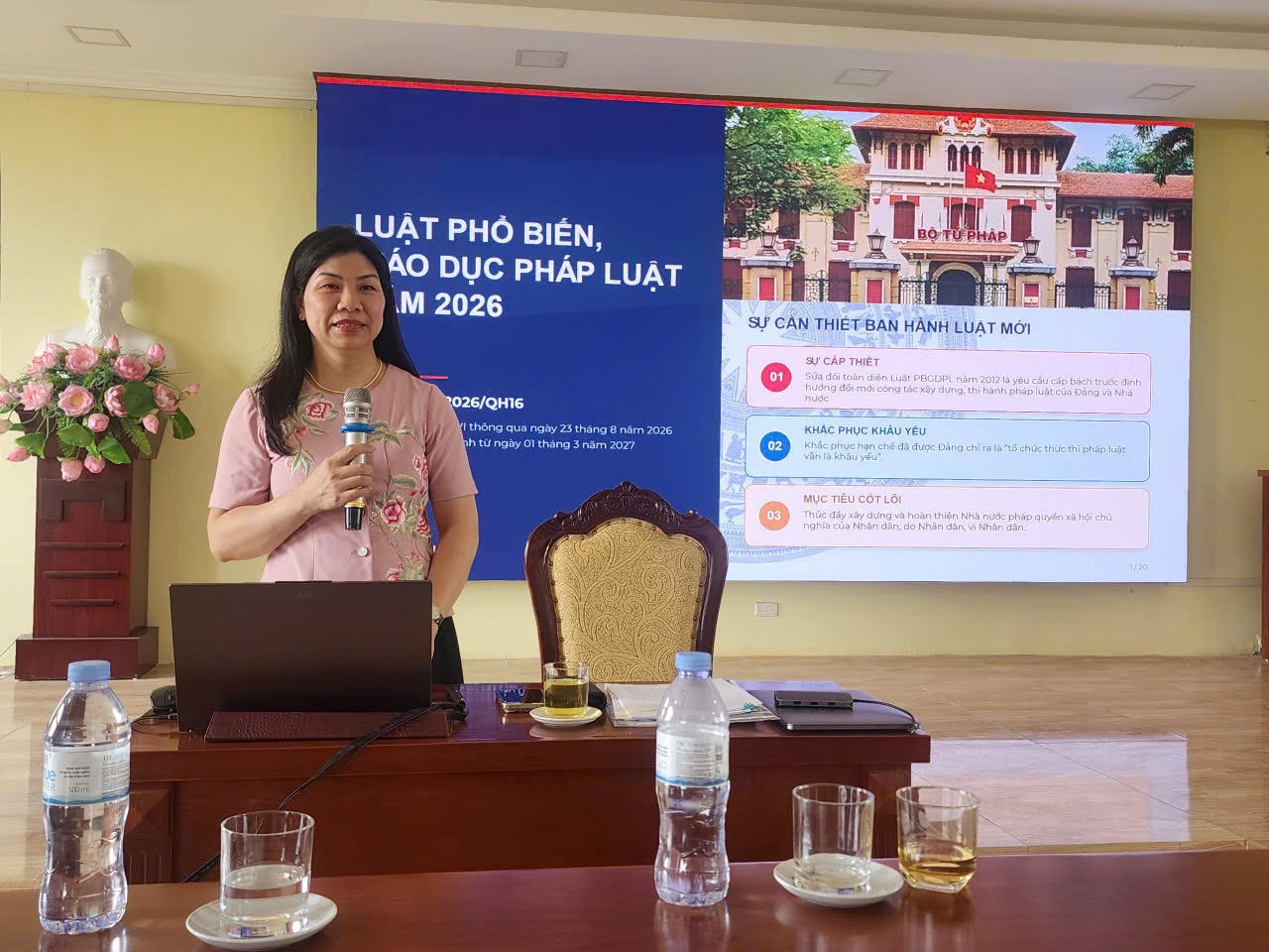 Bà Tô Thị Thu Hà, Phó Cục trưởng Cục Phổ biến, giáo dục pháp luật và Trợ giúp pháp lý, Bộ Tư pháp. (Ảnh Trung tâm Truyền thông số, Sở Tư pháp Hưng Yên)