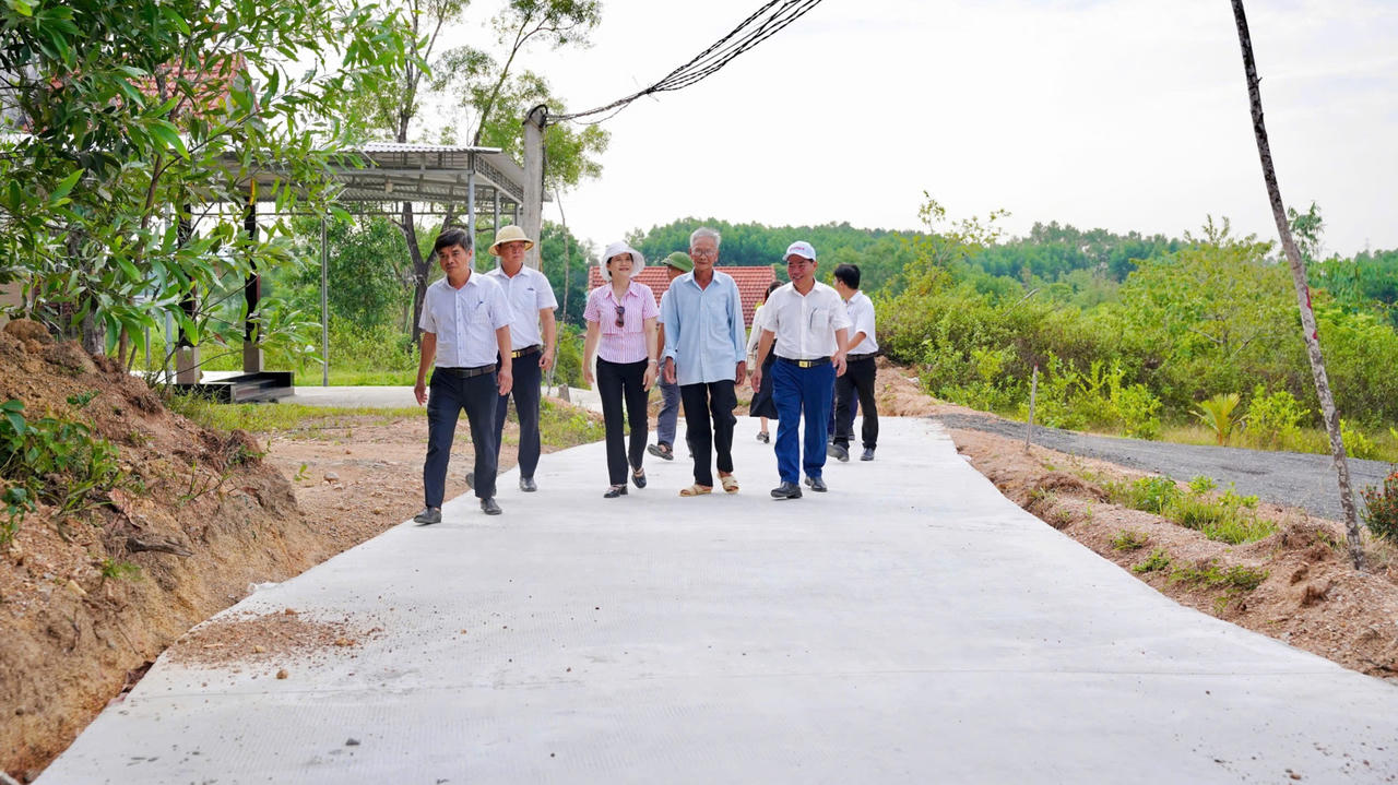 Người dân Thanh Thủy góp đất, mở đường, dựng xây quê hương