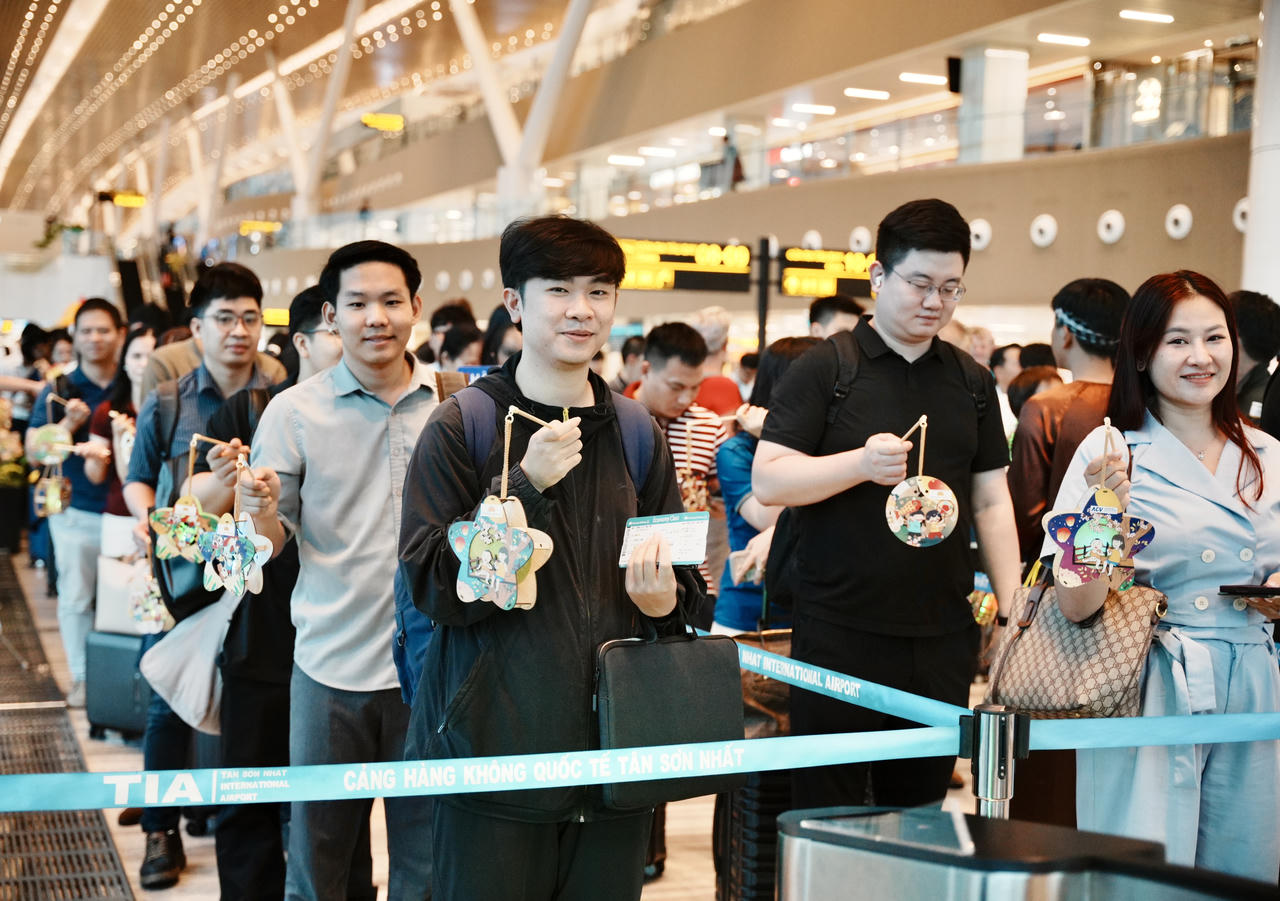 Vietnam Airlines mang sắc màu Trung thu truyền thống lên “Chuyến bay Chạm Trăng”