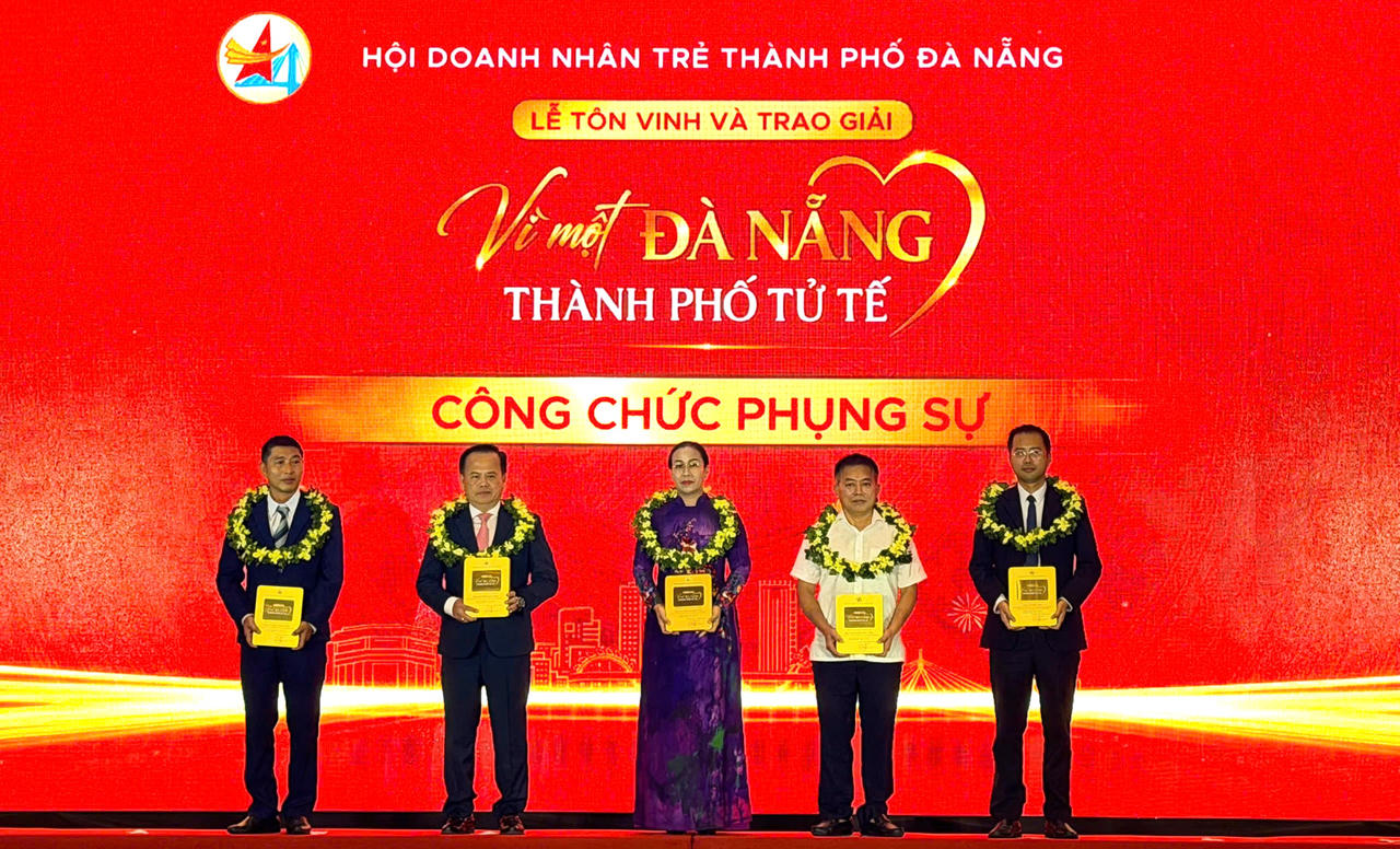 Tôn vinh 15 cá nhân đạt giải thưởng “Vì một Đà Nẵng – Thành phố tử tế”