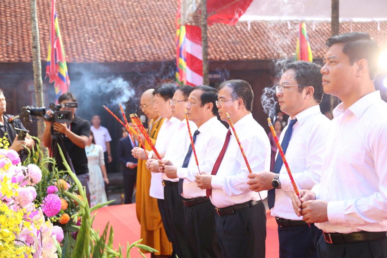 Dâng hương tưởng niệm 584 năm ngày mất Anh hùng dân tộc, Danh nhân Văn hóa thế giới Nguyễn Trãi