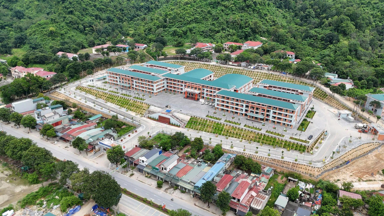 Toàn cảnh trường Petrovietnam – Phong Thổ.