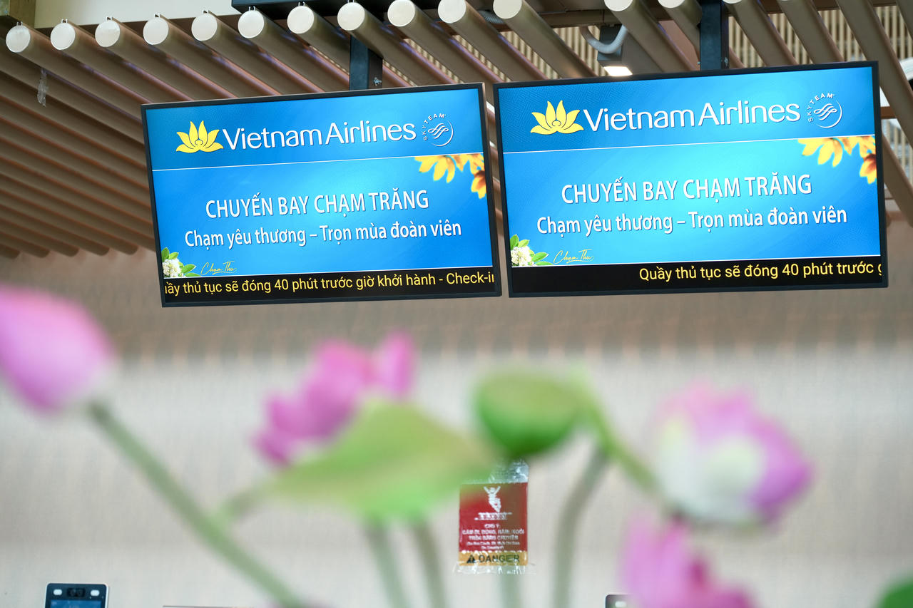 Vietnam Airlines mang sắc màu Trung thu truyền thống lên “Chuyến bay Chạm Trăng”
