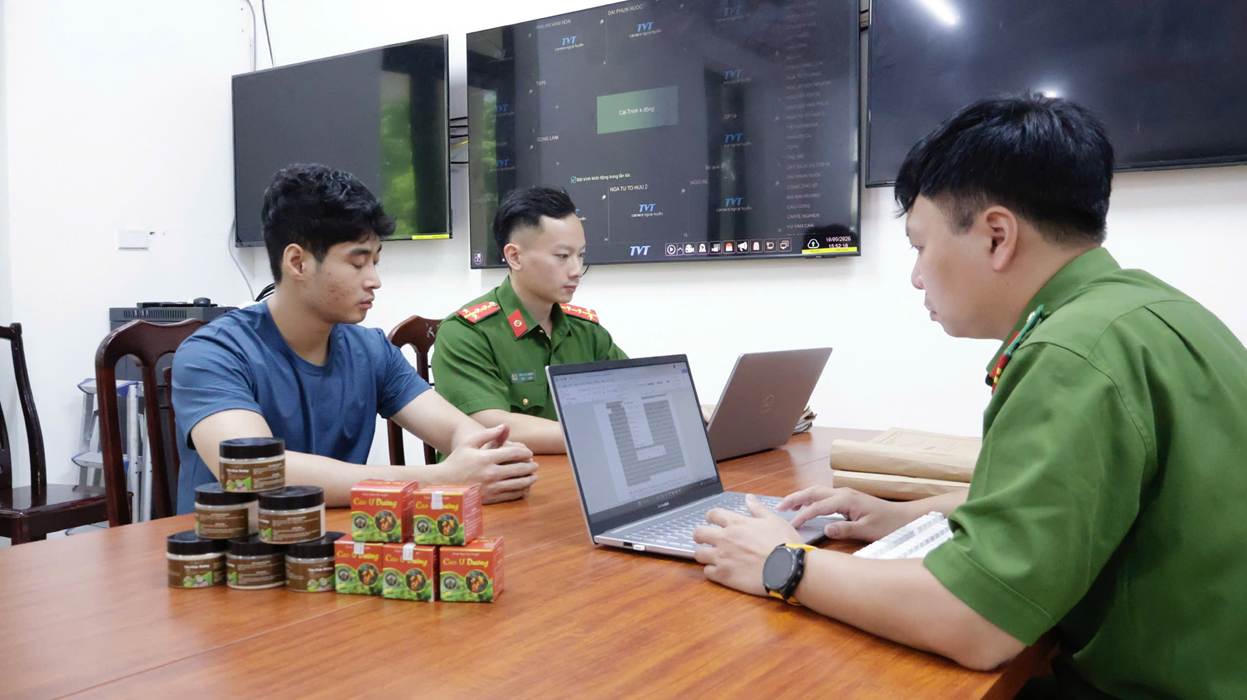 Khởi tố vụ án liên quan “thuốc nam gia truyền” chữa khối u, hơn 1.400 người đã mua