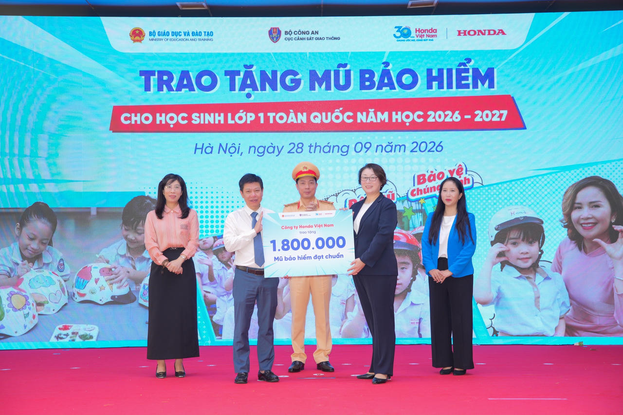 Honda Việt Nam phát động chương trình trao tặng mũ bảo hiểm cho học sinh lớp Một toàn quốc