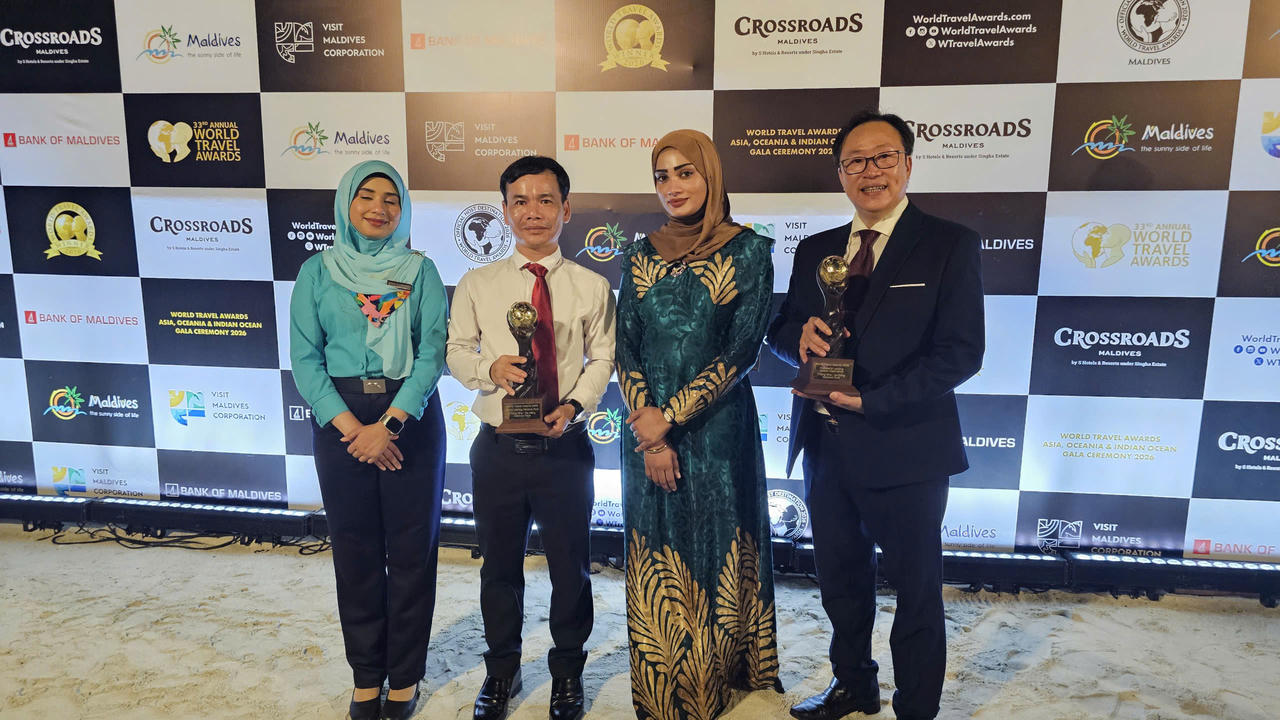 Đại diện Vườn quốc gia Phong Nha - Kẻ Bàng tại Lễ trao giải World Travel Awards 2026 ở Maldives. (Ảnh: Vườn quốc gia Phong Nha - Kẻ Bàng)