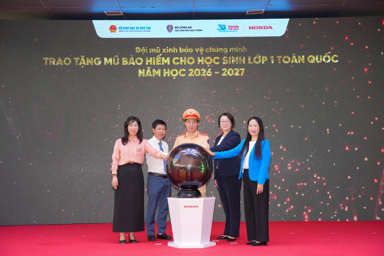 Honda Việt Nam phát động chương trình trao tặng mũ bảo hiểm cho học sinh lớp Một toàn quốc