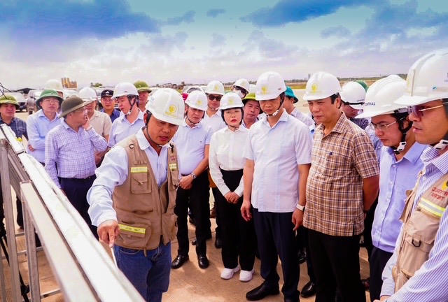 Mục tiêu được đặt ra là bảo đảm bay thử kỹ thuật vào ngày 15/10/2026 theo kế hoạch (Ảnh: Trần Tuyền)