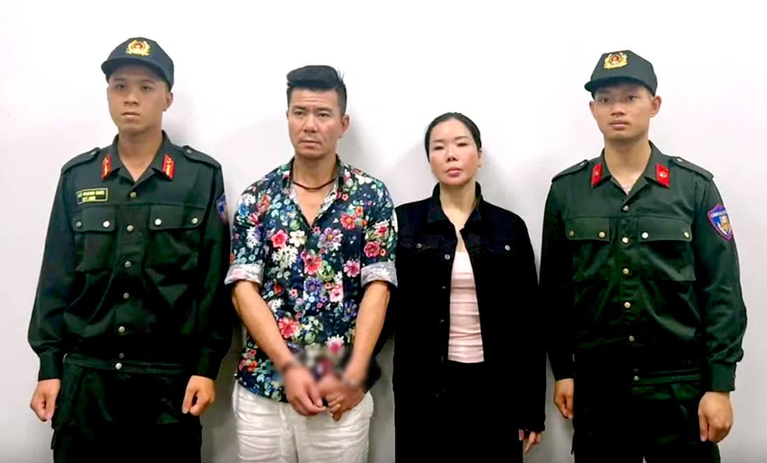 Bị cáo Nguyễn Thị Mai Anh và Lê Văn Đông. Ảnh: Công an Hà Nội.