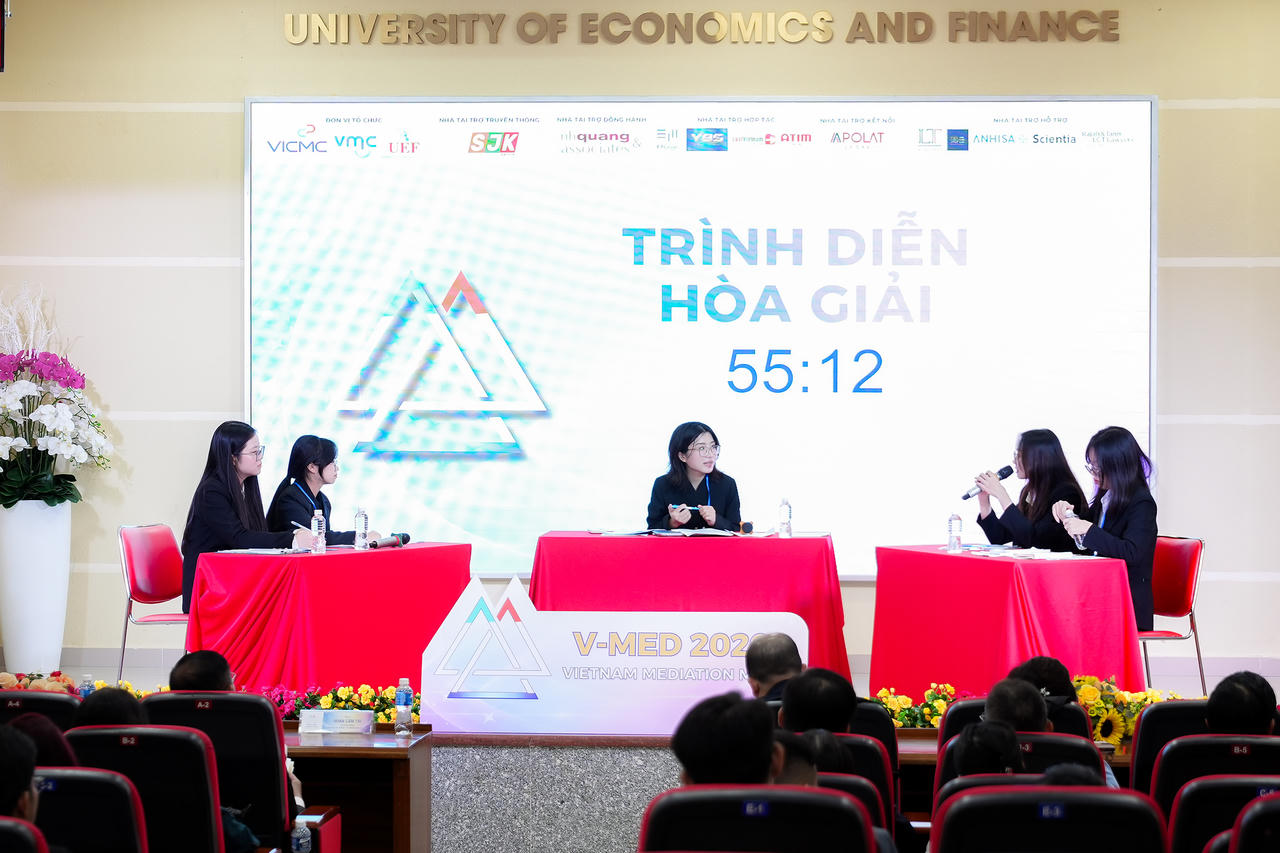 Sinh viên thực hành hòa giải thương mại qua các tình huống tranh chấp