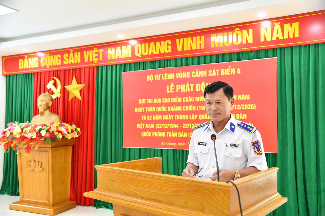 Đại tá Nguyễn Thái Dương - Ủy viên Ban thường vụ, Phó chính ủy, Phó chủ tịch thường trực Hội đồng thi đua khen thưởng BTL Vùng phát động thi đua. Ảnh: Quang Vinh