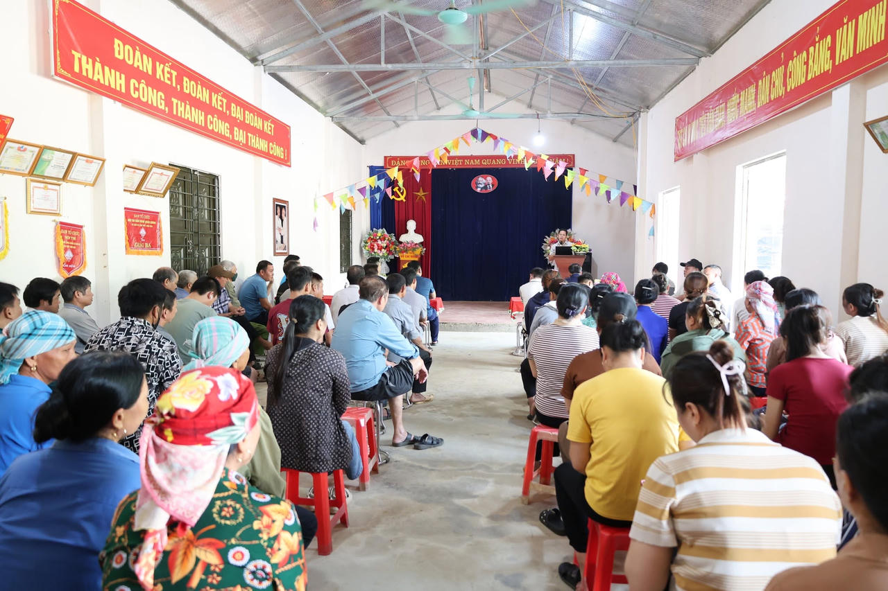 Quang cảnh buổi tuyên truyền (Ảnh: UBND xã Bảo Hà).