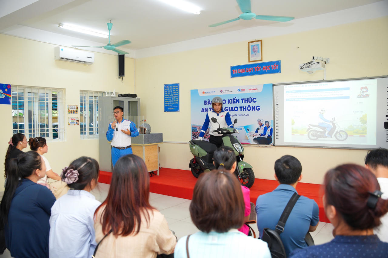 Honda Việt Nam phát động chương trình trao tặng mũ bảo hiểm cho học sinh lớp Một toàn quốc