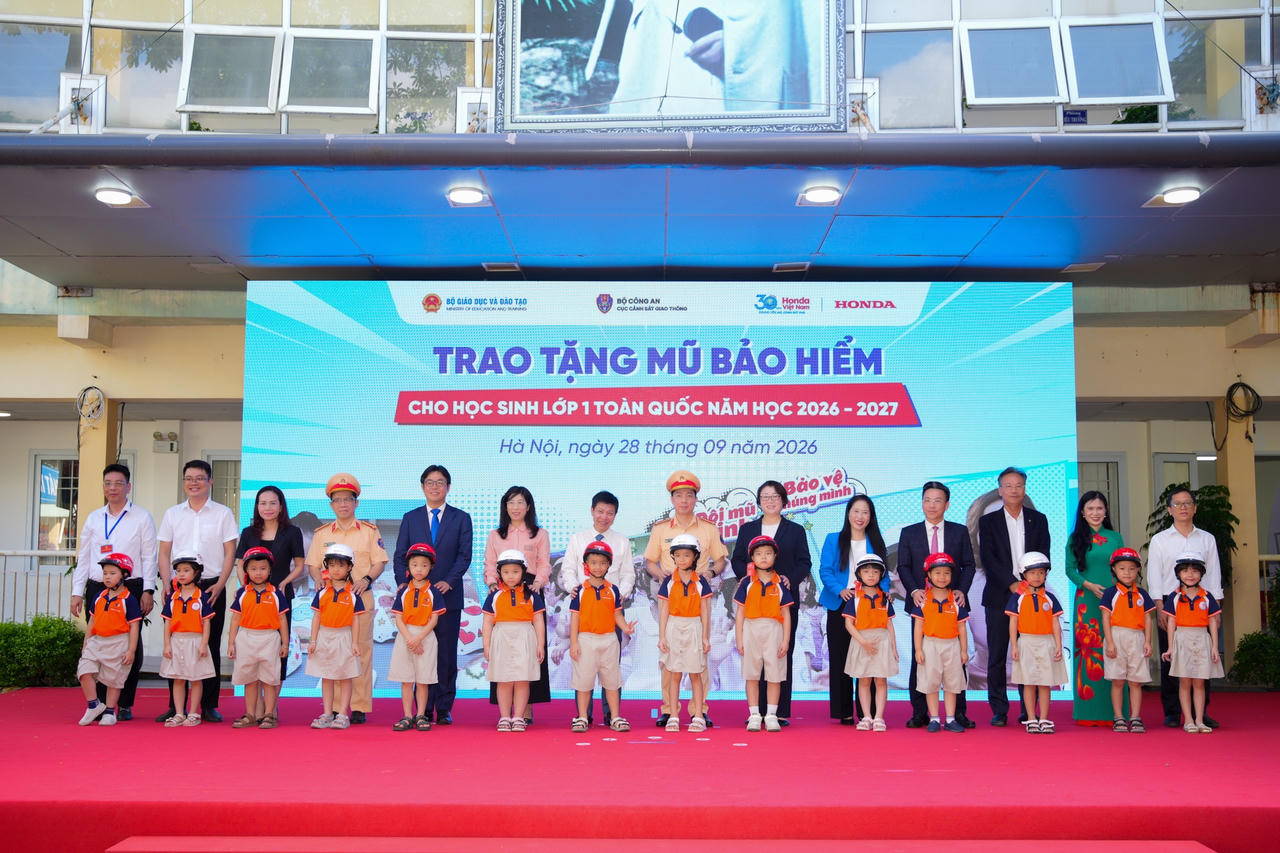 Honda Việt Nam phát động chương trình trao tặng mũ bảo hiểm cho học sinh lớp Một toàn quốc
