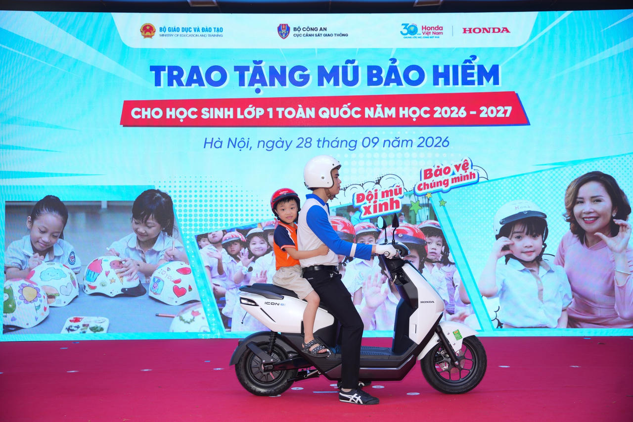 Honda Việt Nam phát động chương trình trao tặng mũ bảo hiểm cho học sinh lớp Một toàn quốc