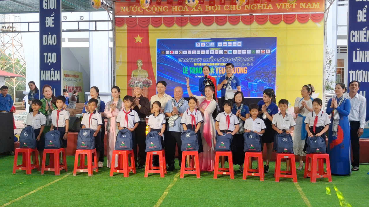 Hơn 1,4 tỷ đồng cho hành trình “Thắp sáng Ước mơ” tại Cà Mau