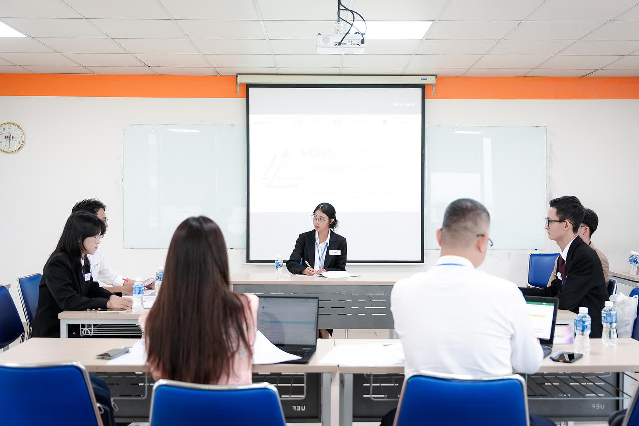 Sinh viên thực hành hòa giải thương mại qua các tình huống tranh chấp