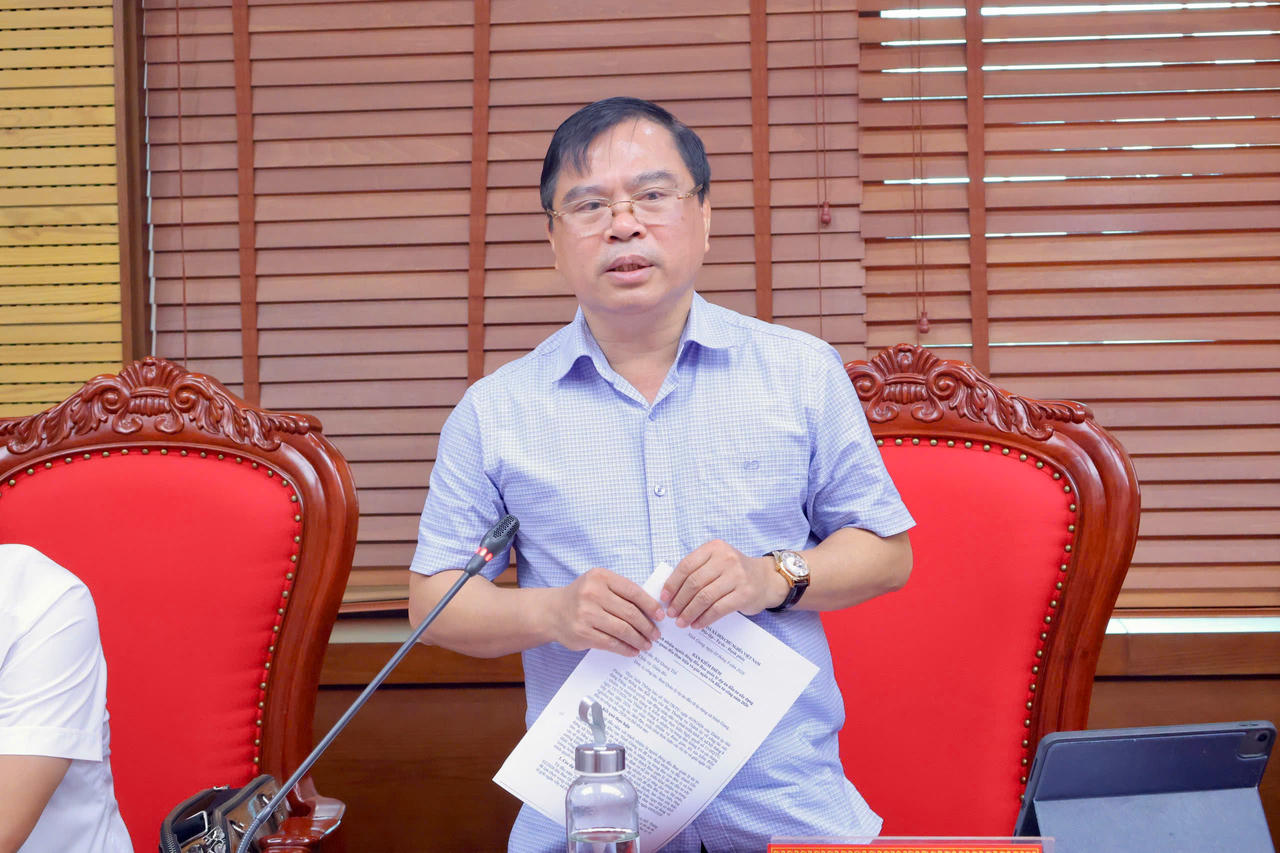 Phó Giám đốc Sở Nông nghiệp và Môi trường Dương Đình Ổn phát biểu tại cuộc làm việc. (Ảnh Cổng TTĐT Hải Phòng)