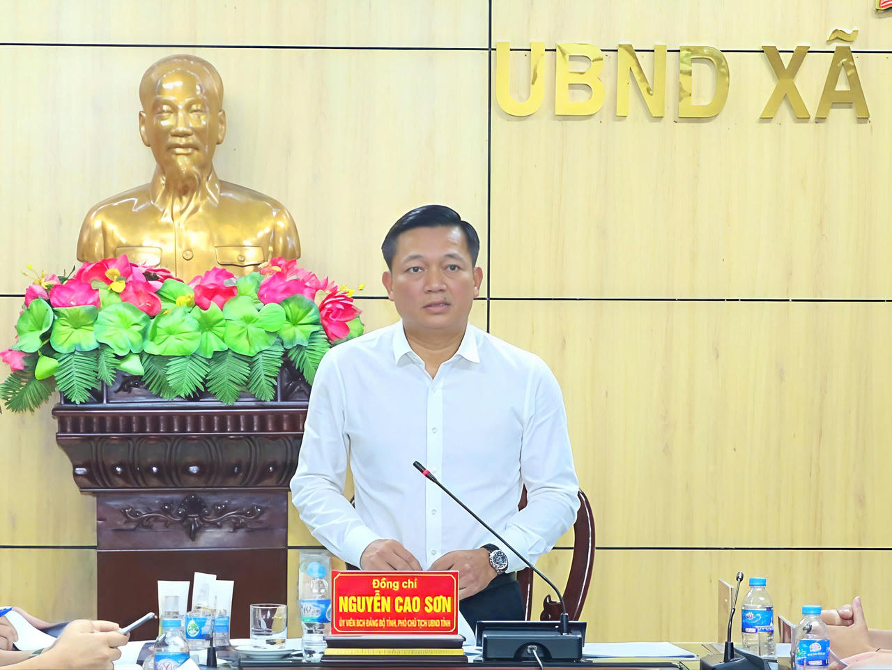 Phó Chủ tịch UBND tỉnh Ninh Bình - ông Nguyễn Cao Sơn phát biểu tại buổi kiểm tra tiến độ thực hiện Tiểu dự án Cải thiện cơ sở hạ tầng đô thị Phát Diệm (ảnh: Anh Tuấn)
