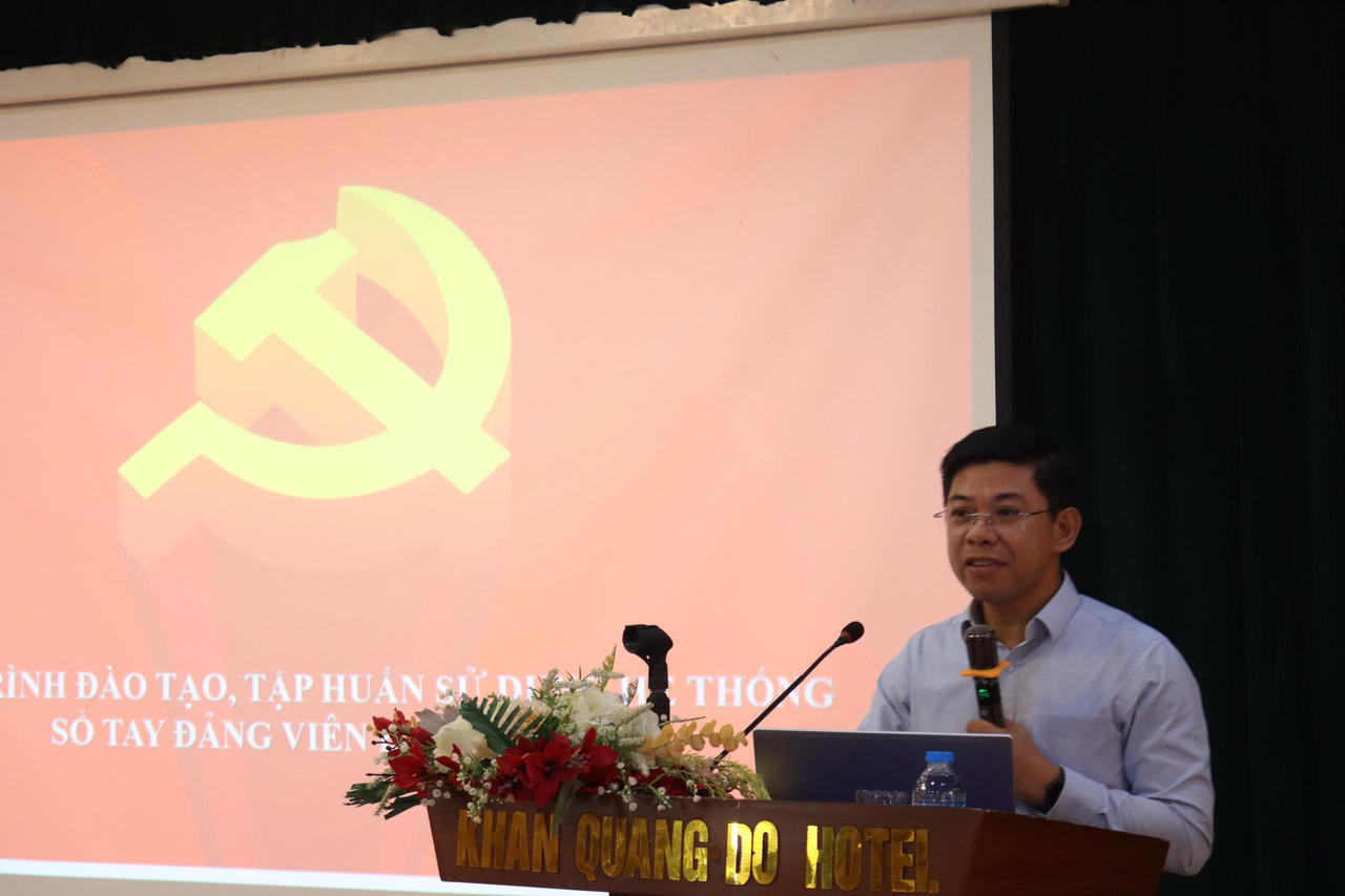 Tập huấn triển khai sổ tay đảng viên và thủ tục hành chính của Đảng trên môi trường điện tử