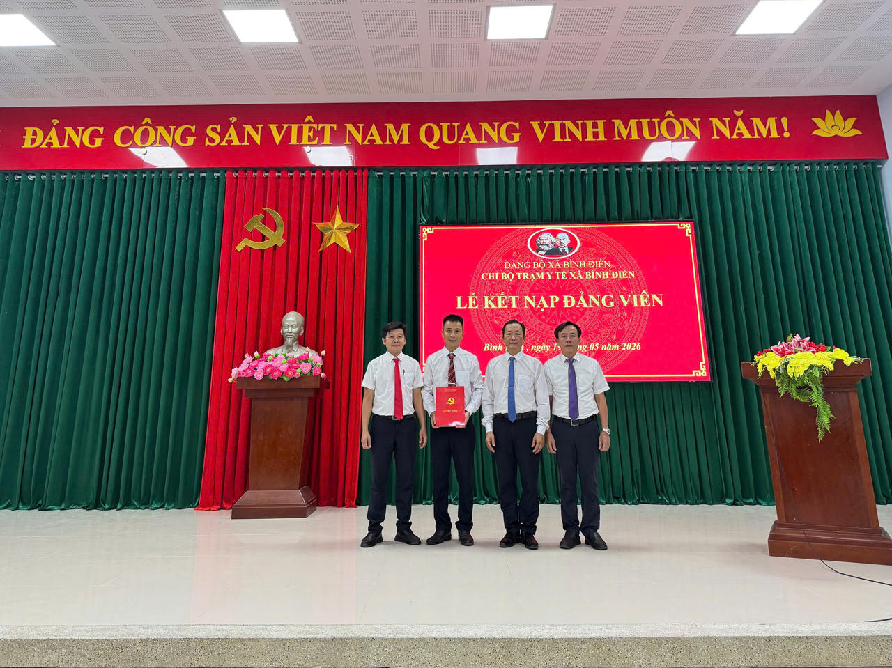 Trong 8 tháng đầu năm 2026, Đảng bộ xã Bình Điền đã kết nạp 33 Đảng viên, đạt 165% chỉ tiêu đề ra cho cả năm, nâng tổng số Đảng viên trong toàn Đảng bộ lên 715 Đảng viên 