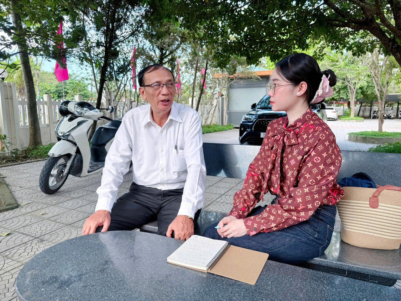 Ông Nguyễn Xuân Ba, Bí thư Chi bộ TDP 20, phường An Cựu chia sẻ với phóng viên 