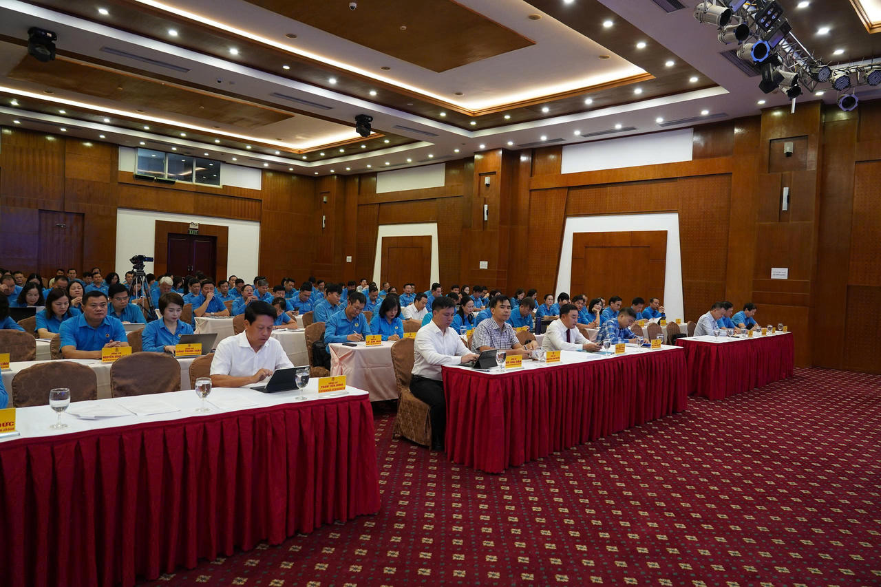 Các đại biểu tham dự hội nghị.