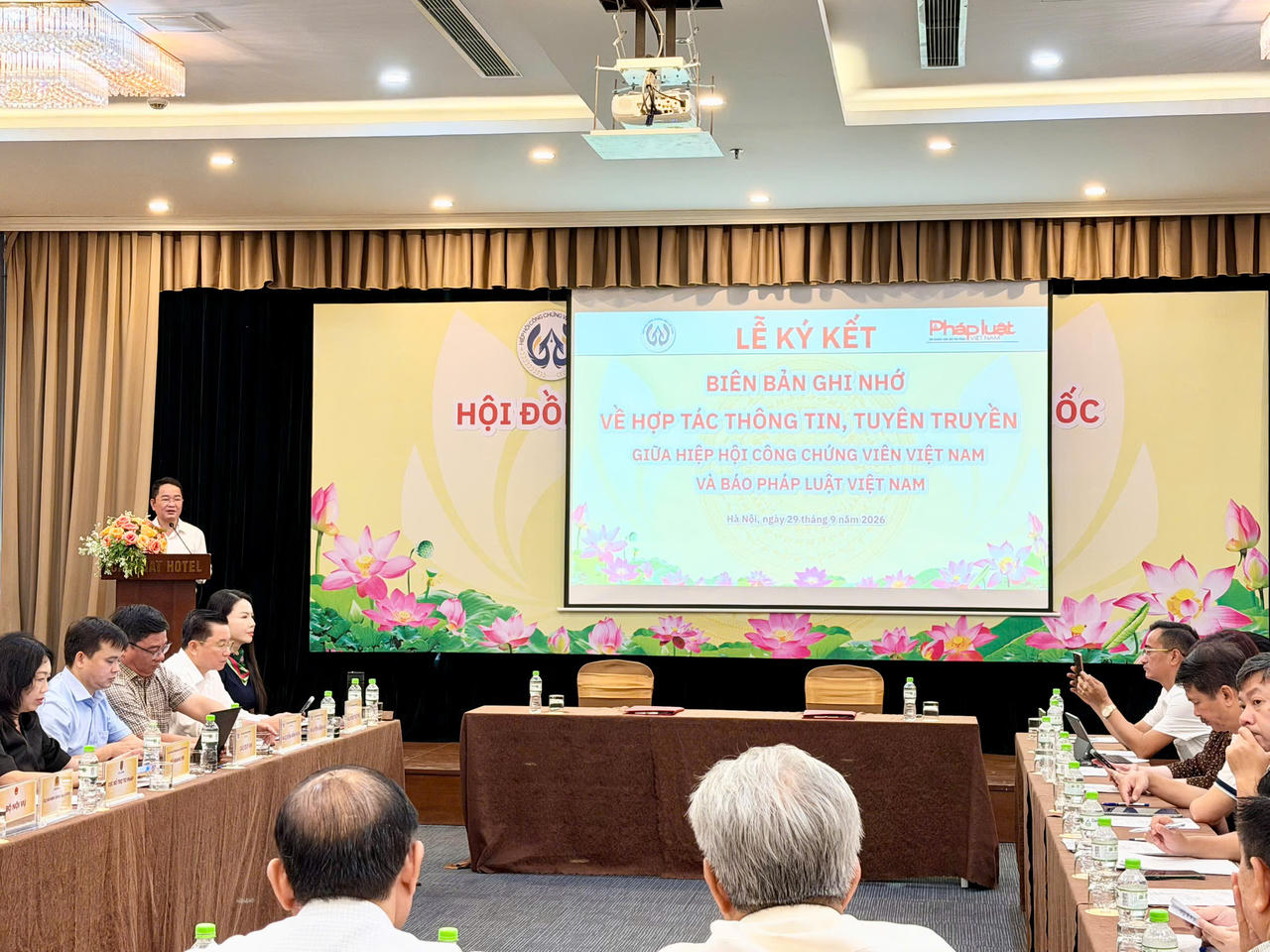 TS Vũ Hoài Nam - Tổng Biên tập Báo Pháp luật Việt Nam phát biểu tại Lễ ký kết.