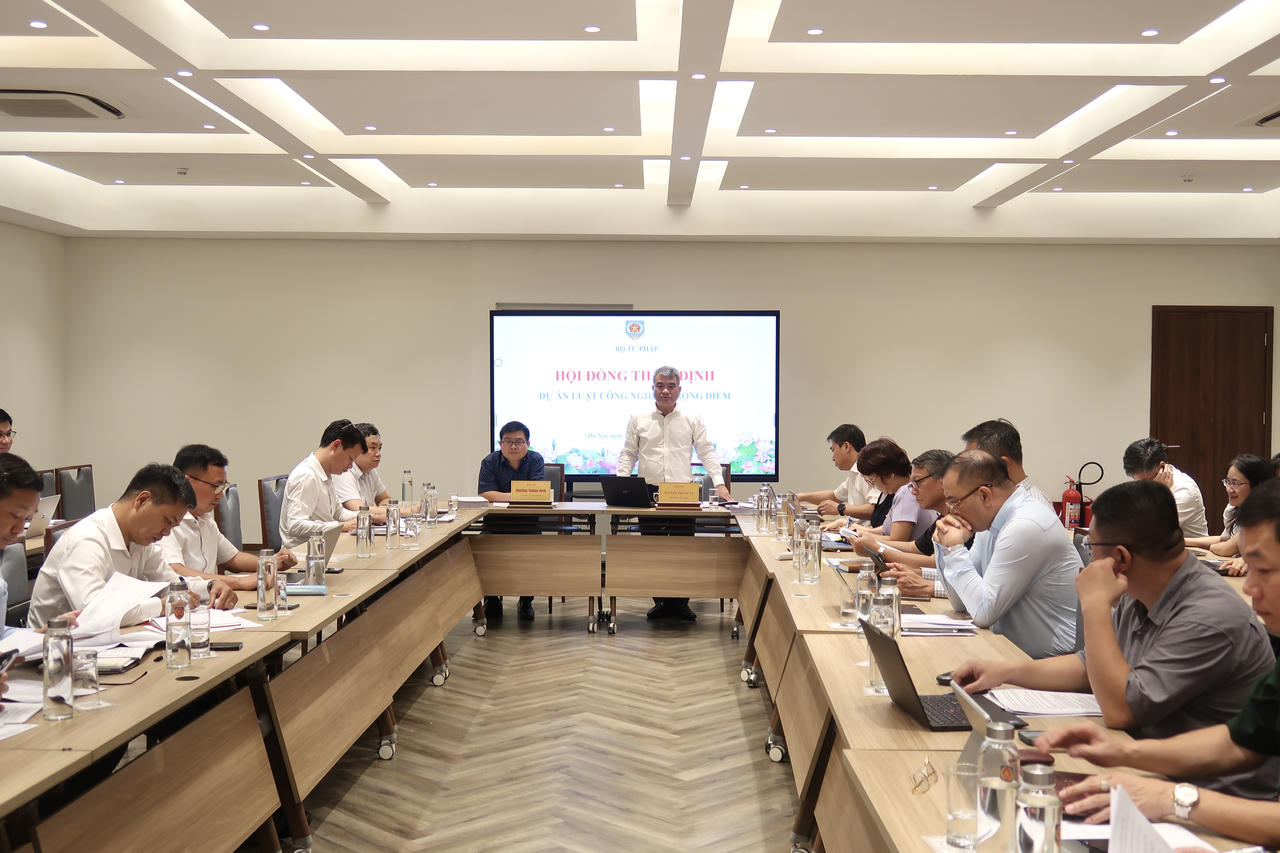 Hoàn thiện khung pháp lý phát triển công nghiệp trọng điểm