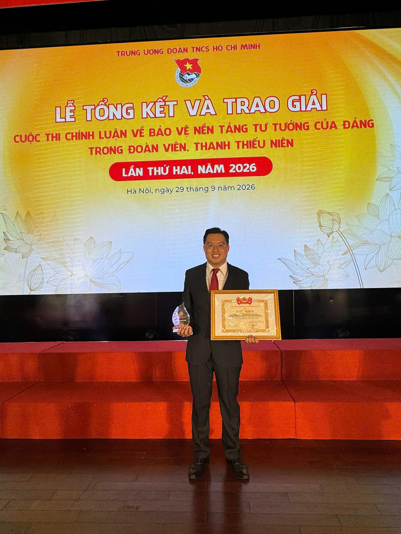 Bí thư Đoàn thanh niên Báo Pháp luật Việt Nam Trần Đức Anh vinh dự nhận Giải Khuyến khích 