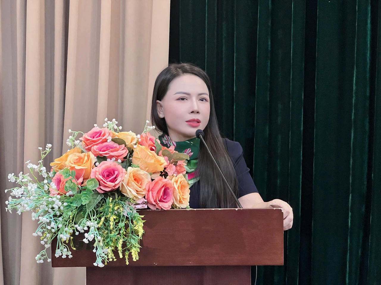 Bà Nguyễn Thị Thơ - Chủ tịch Hiệp hội Công chứng viên Việt Nam phát biểu tại Lễ ký kết Biên bản ghi nhớ về hợp tác thông tin, tuyên truyền giữa Hiệp hội Công chứng viên Việt Nam và Báo Pháp luật Việt Nam.