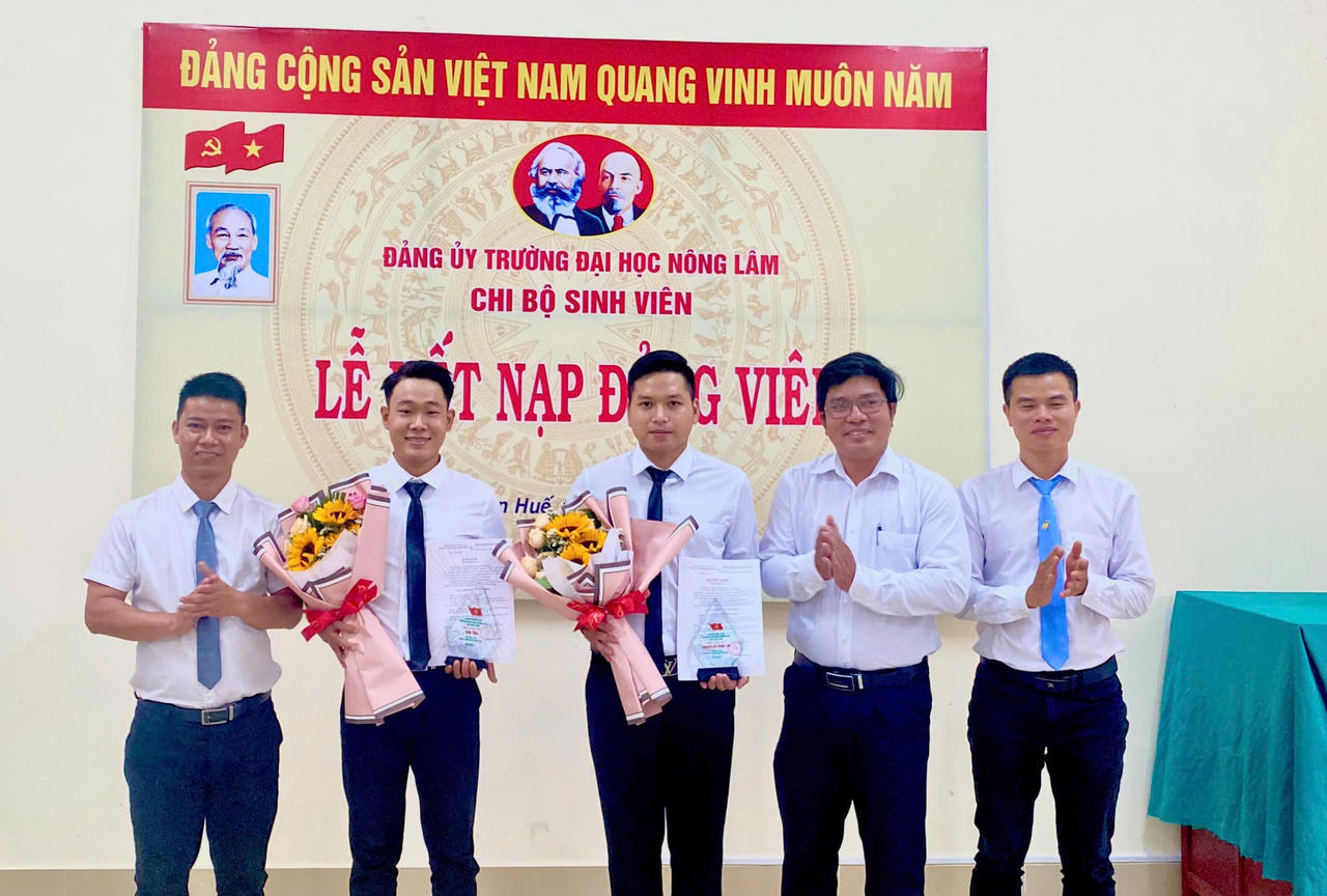 Năm 2023, khi đang là sinh viên, anh Nguyễn Bá Thiện Lộc được kết nạp vào Đảng Cộng sản Việt Nam.