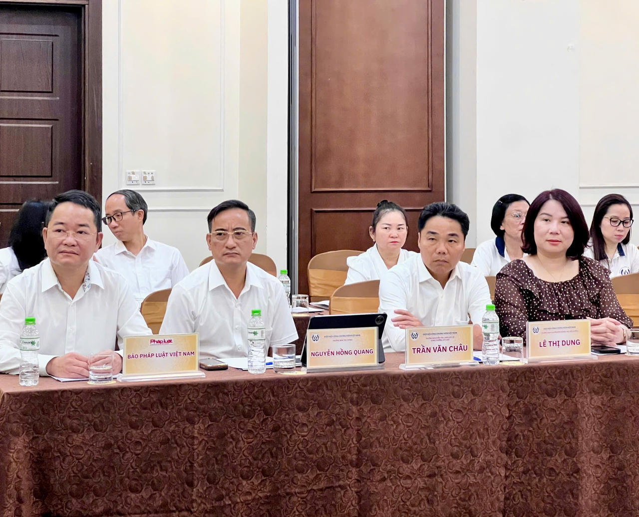 Các đại biểu tham dự Lễ ký kết Biên bản ghi nhớ về hợp tác thông tin, tuyên truyền giữa Báo Pháp luật Việt Nam và Hiệp hội Công chứng viên Việt Nam.